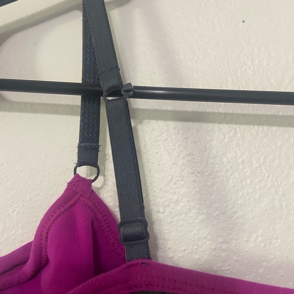 Zobha women's size 2 workout tank with convertible straps and built in shelf bra - Picture 4 of 6